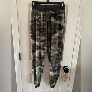 Aeropostale Green Camo Fleece Joggers